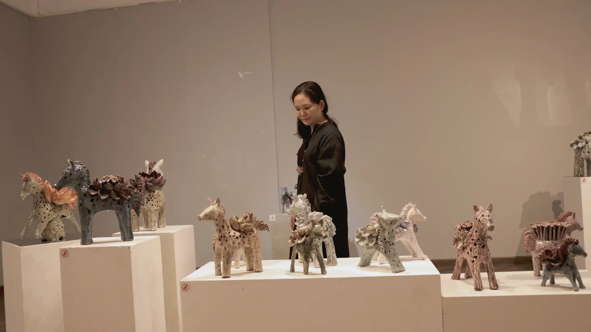 Gốm Biên Hoà trong triển lãm 'Khu vườn hạnh phúc'